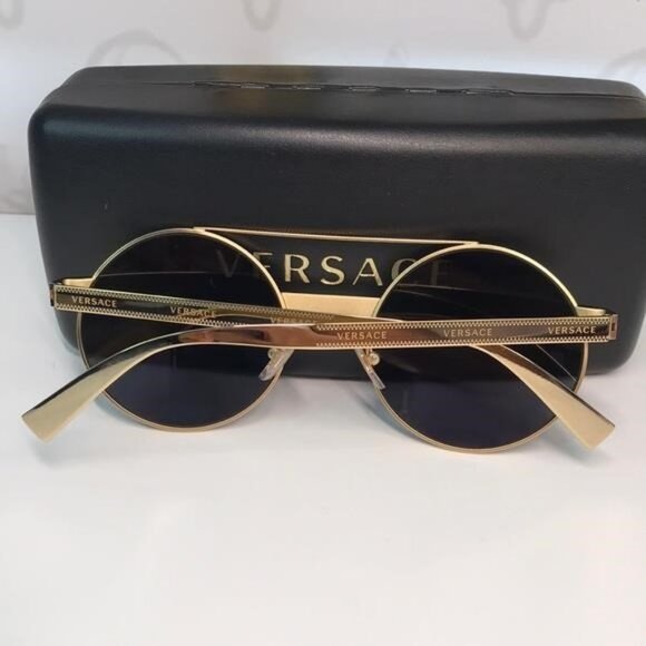 New Versace VE2210 1002 Men’s Sunglasses, a striking blend of luxury and edgy - Picture 10 of 10